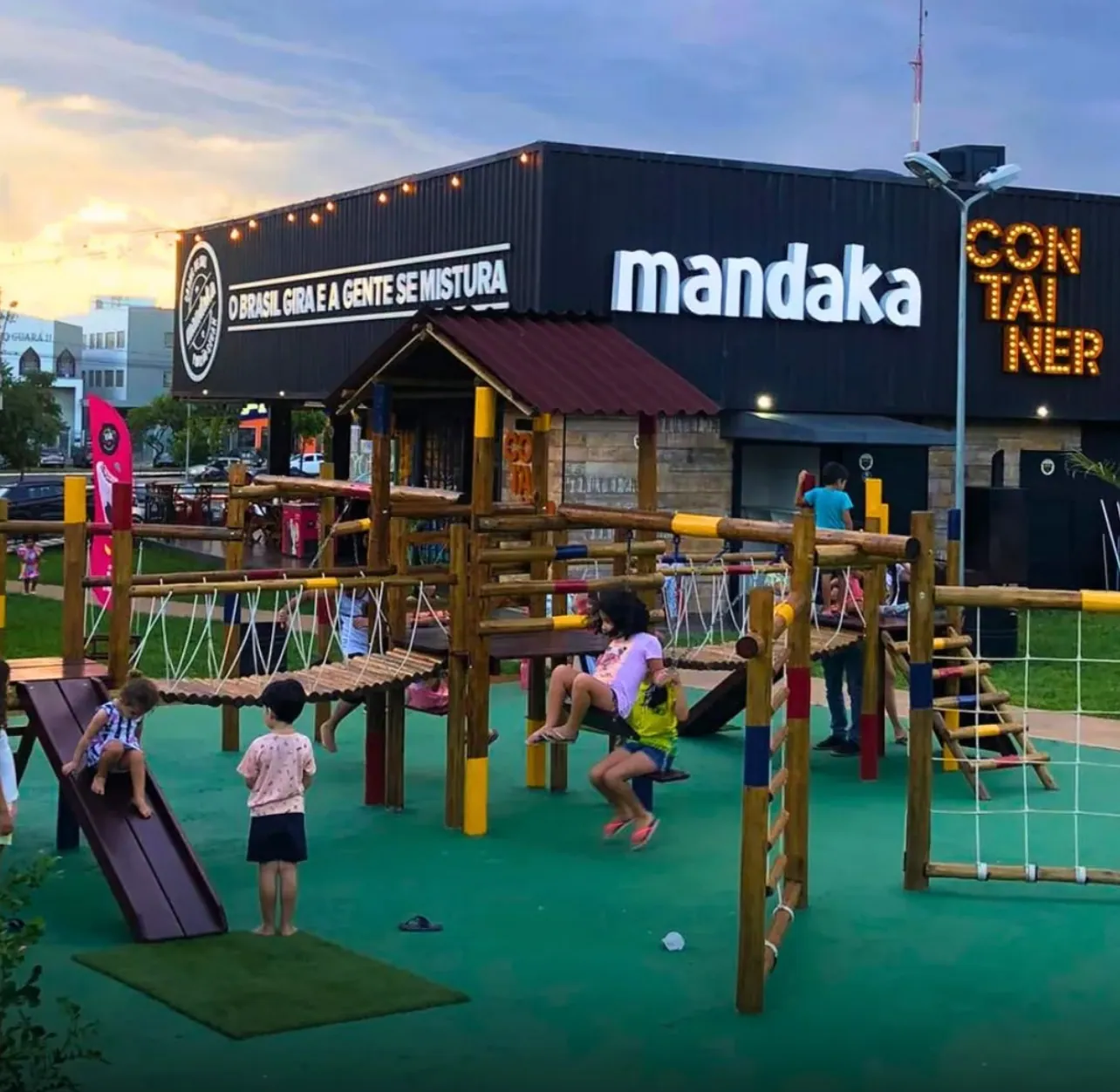 Espaço kids do Mandaka Container (Guará)